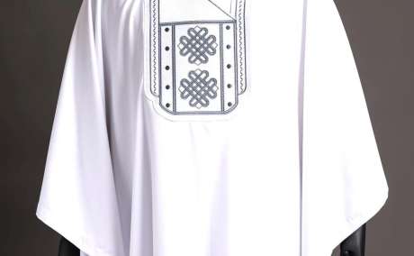 Moonlit Majesty: Cocaine White Agbada with Grey Accents
